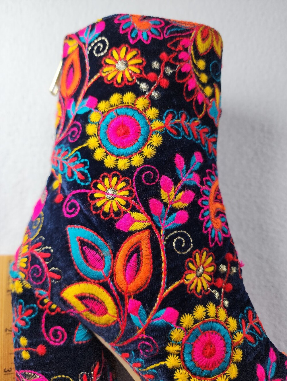 VENUS Floral Embroidered Velvet Ankle Boots Boho Festival Western 6.5 - Picture 9 of 9